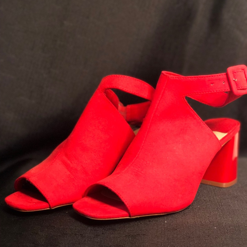 Red Pumps